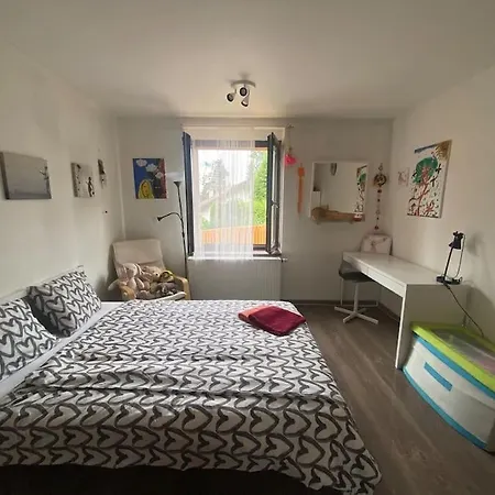 Apartmá V Rodinném Domě Kousek Od Prahy Venkovský dům *